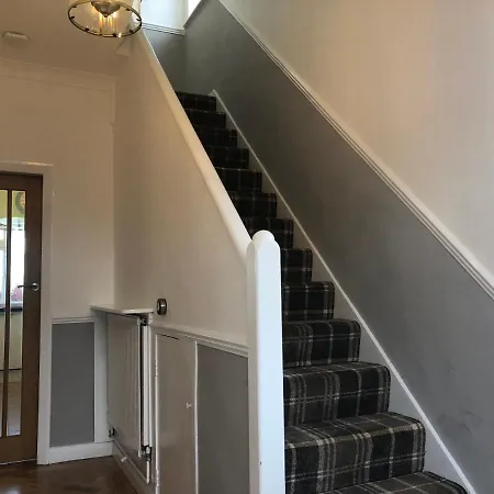 Ryndle House سكرابورو